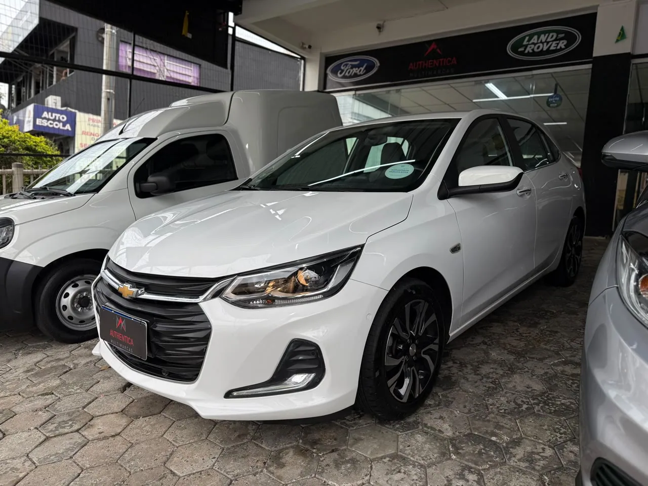Chevrolet Onix à venda na Authentica Multimarcas