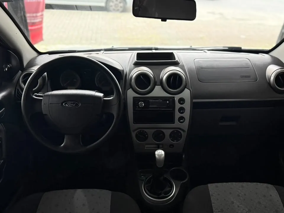 Ford Fiesta — foto 7