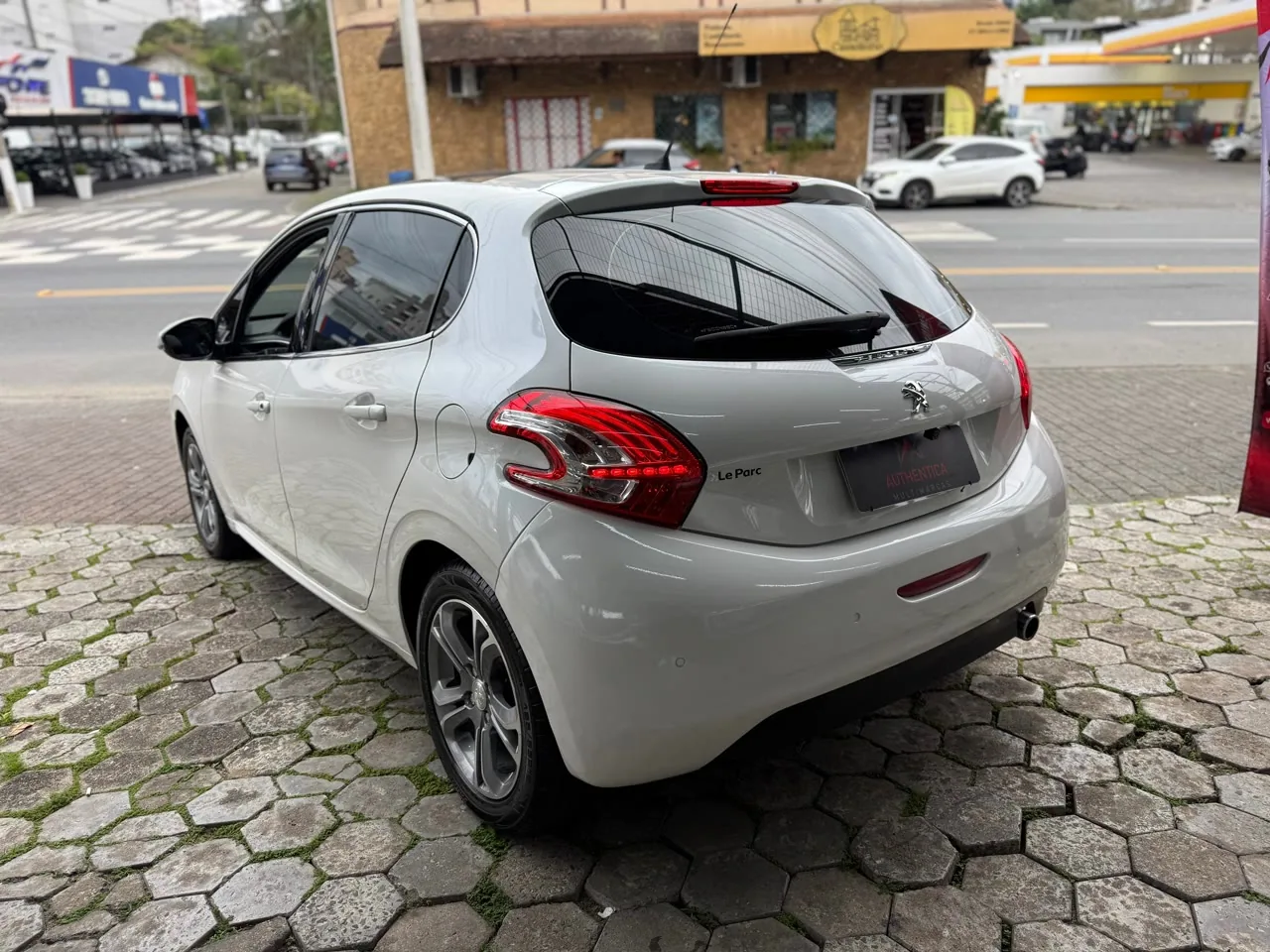 Peugeot 208 — foto 3