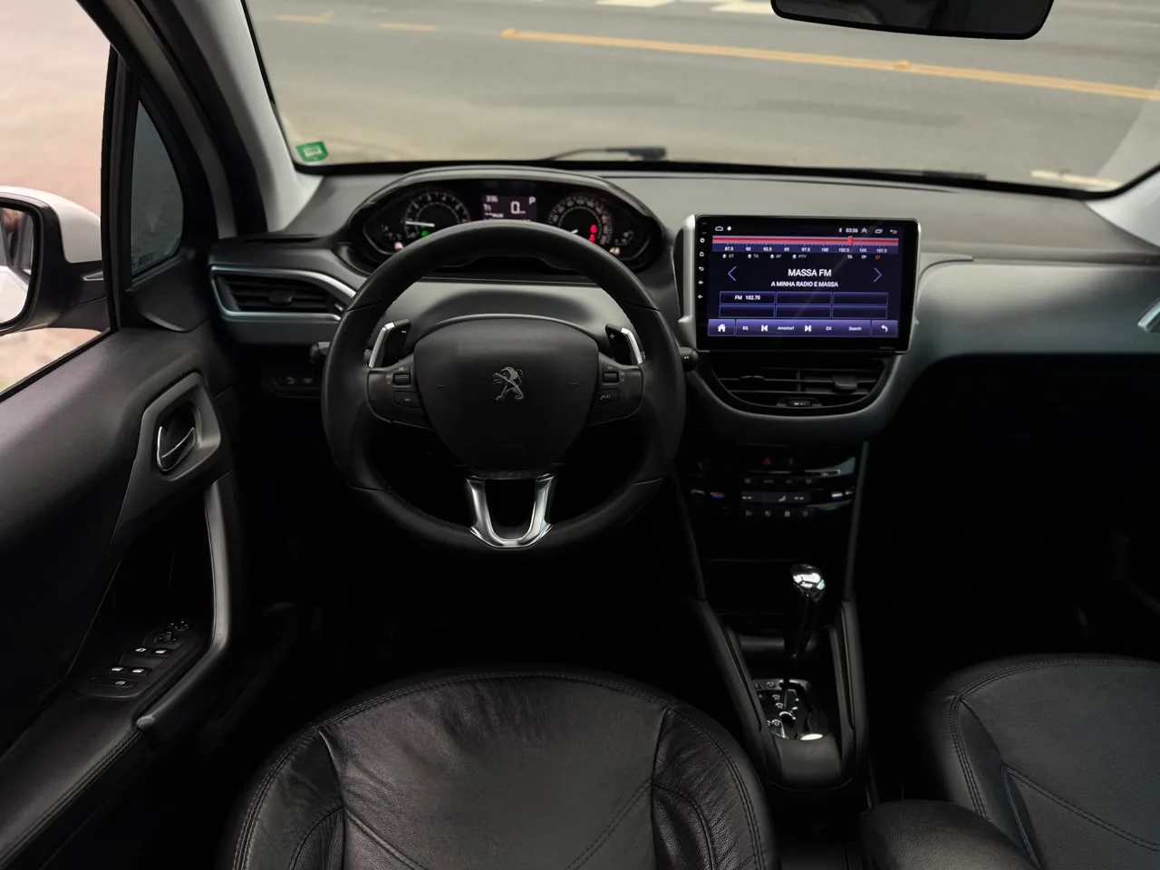 Peugeot 208 — foto 5