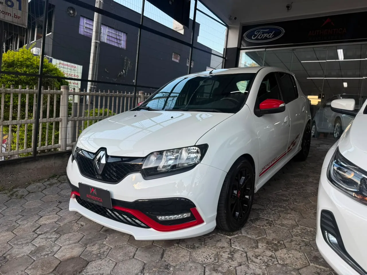 Renault Sandero à venda na Authentica Multimarcas