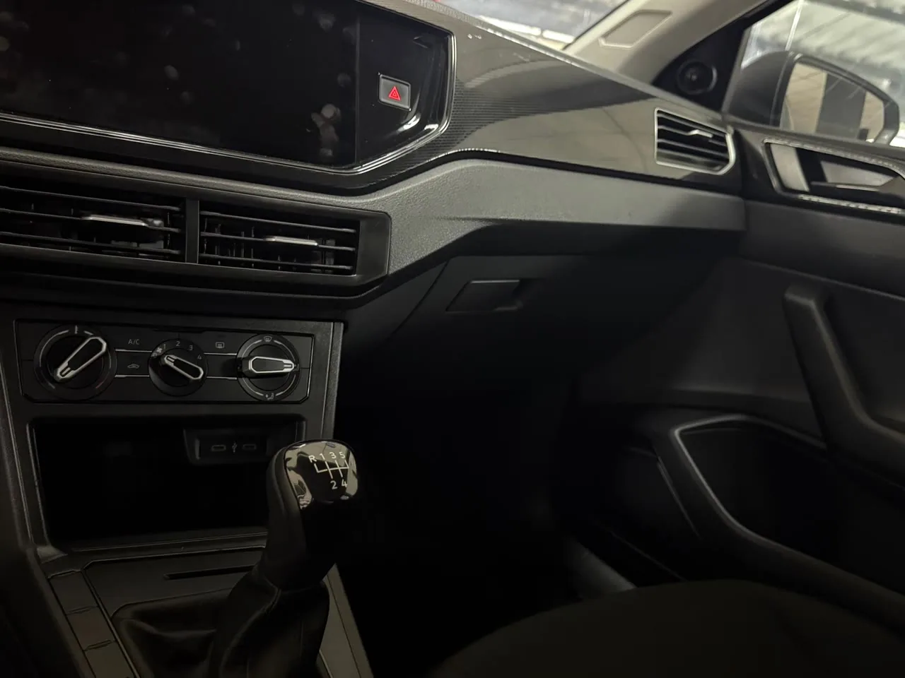 Volkswagen Polo Track — foto 8